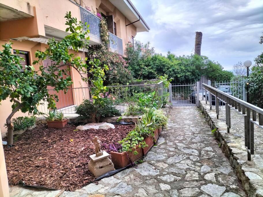 Casa Con Giardino: Varazze Exterior foto
